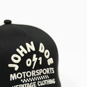 TRUCKER HAT BLACK WHITE